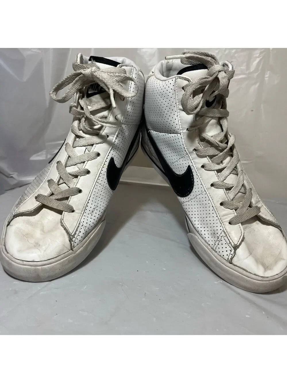 Nike high perforated Blazer White